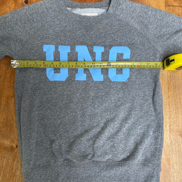 University of North Carolina Chapel Hill women’s sweatshirt - Picture 2 of 5